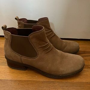 Dansko Bea Biscotti Waterproof Nubuck booties size 40